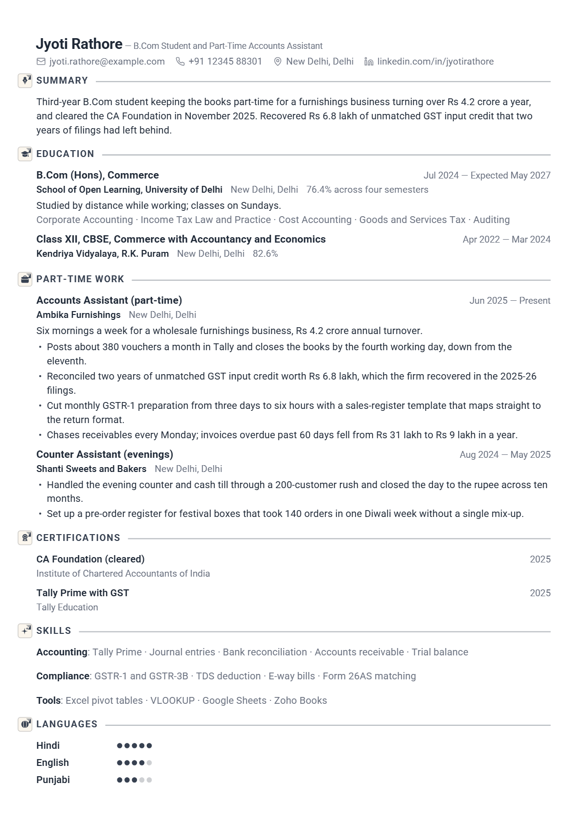 Junior Accounts Executive résumé example — student, written for India, set in the Quartz design